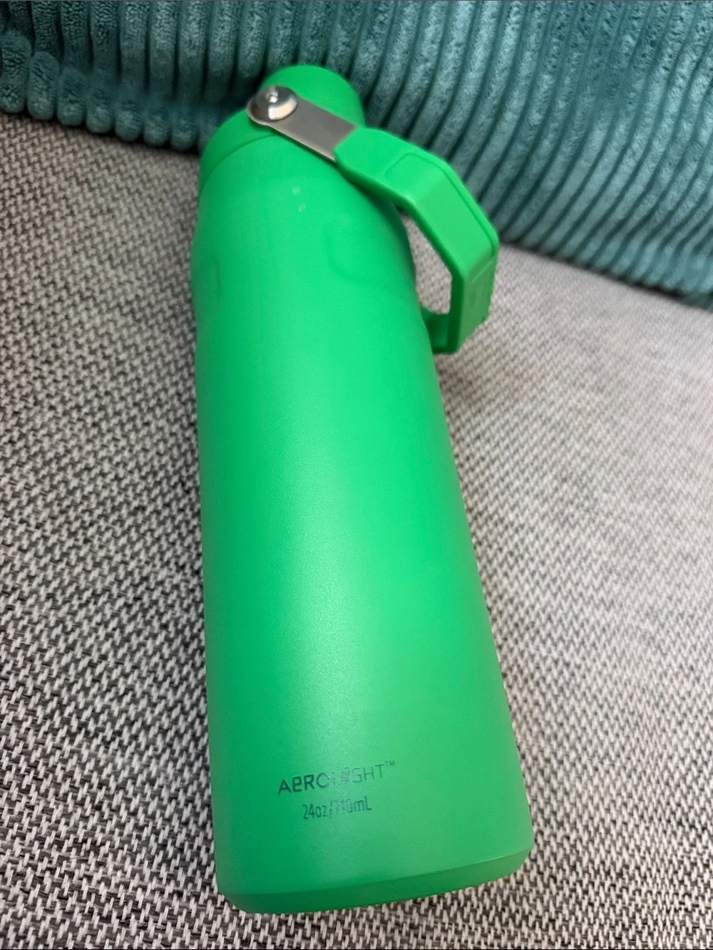 Stanley IceFlow Fast Flow 24 oz stainless steel water bottle - Meadow Green